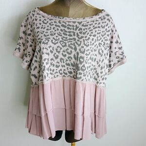 La Miel Pullover Top Women's Size Large Tiered Ruffles Blush Pink Leopard Safari